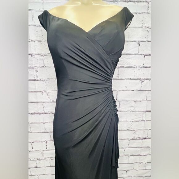La Femme Black Off the Shoulder Ruched Jersey size 6 NWOT - Picture 3 of 9